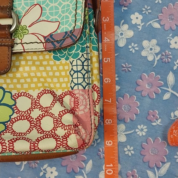 2884 Medium Size Fossil Crossbody, Leather, Multi Color Bag Purse - Picture 6 of 14